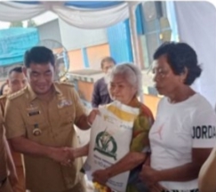 Gubernur Yulius Selvanus Luncurkan Penyaluran Bantuan Pangan untuk 139 Ribu Keluarga di Sulawesi Utara