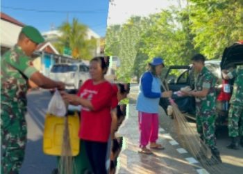 Gelar Jumat Peduli, Kodam XIII/Merdeka Kembali Bagikan Nasi Bungkus kepada Masyarakat Kota Manado