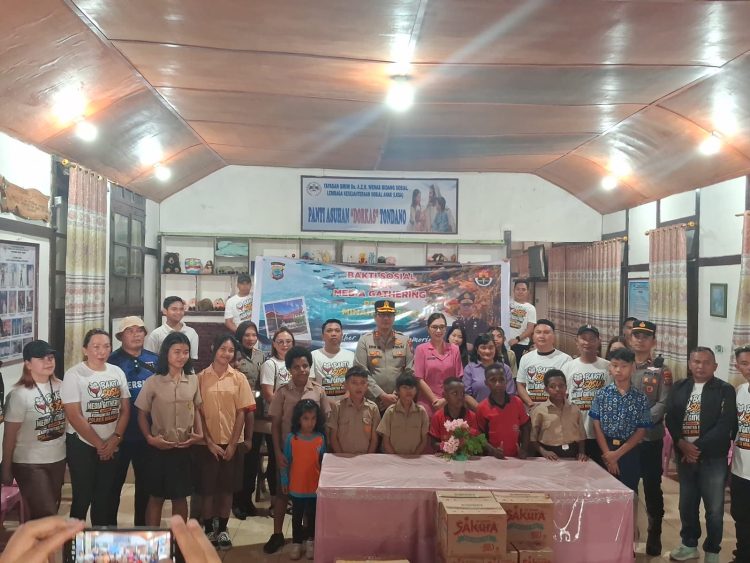 Kapolres Minahas Steven Simbar Pimpin Langsung Aksi Sosial untuk Warga dan Anak Yatim